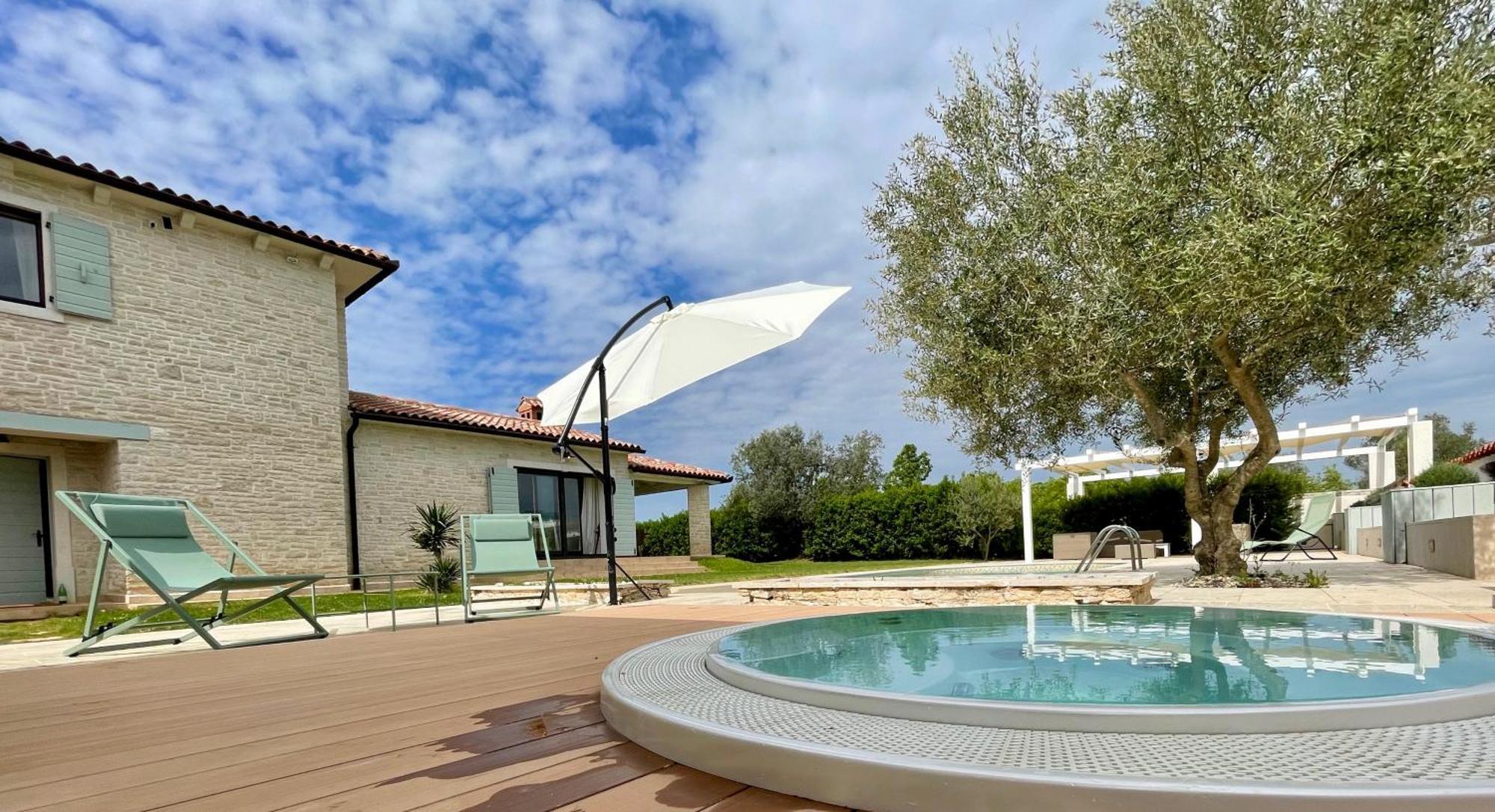 Luxury Villa In Istria - 9,000 Sqm Private Estate With Pool & Sauna, 15 Min To Sea, Near Fazana, 3 Bedrooms Jursici ภายนอก รูปภาพ