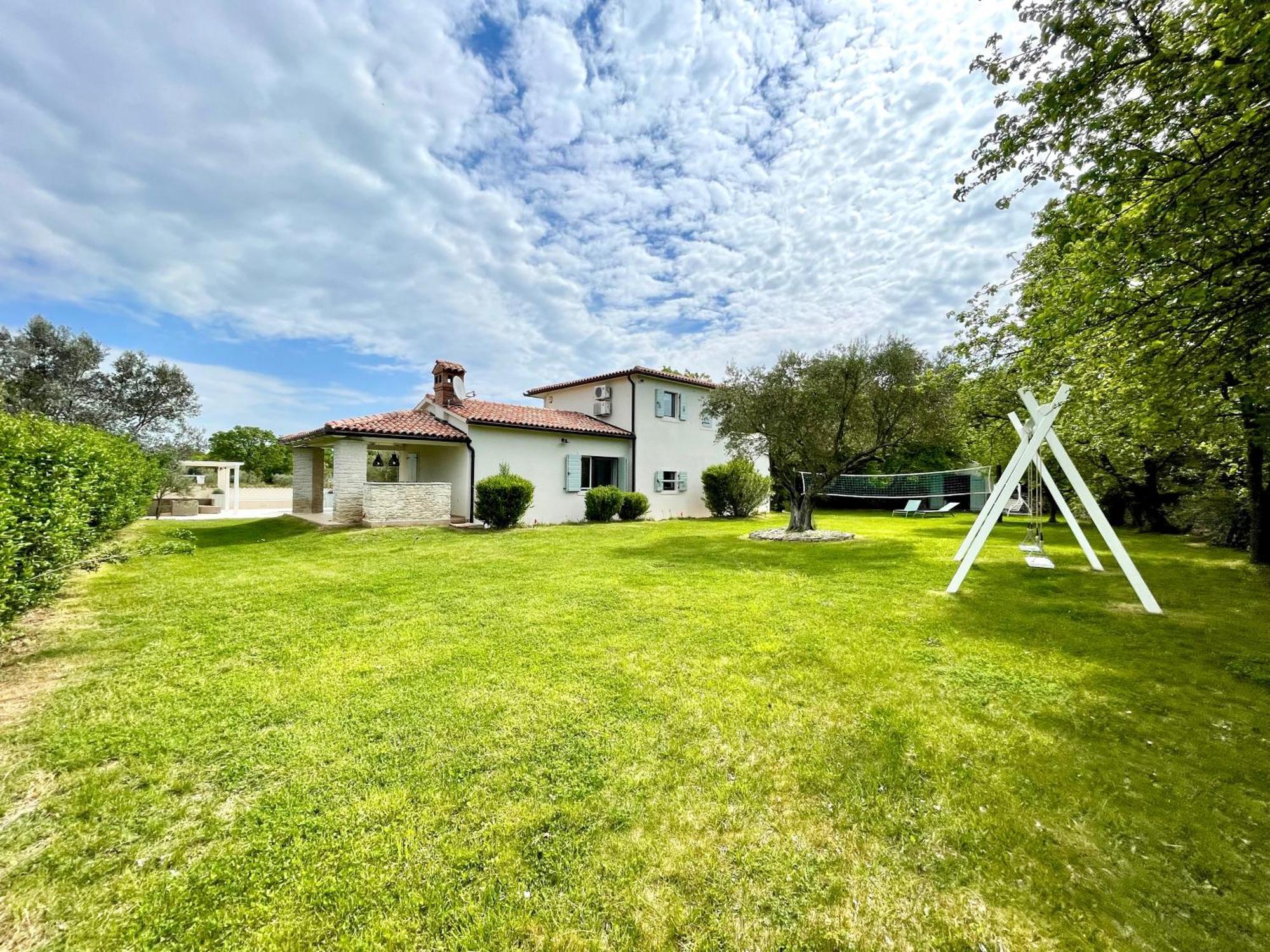 Luxury Villa In Istria - 9,000 Sqm Private Estate With Pool & Sauna, 15 Min To Sea, Near Fazana, 3 Bedrooms Jursici ภายนอก รูปภาพ