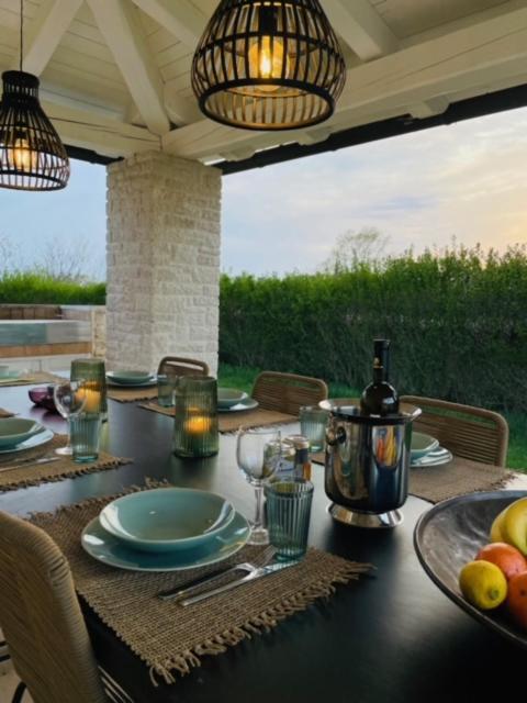 Luxury Villa In Istria - 9,000 Sqm Private Estate With Pool & Sauna, 15 Min To Sea, Near Fazana, 3 Bedrooms Jursici ภายนอก รูปภาพ