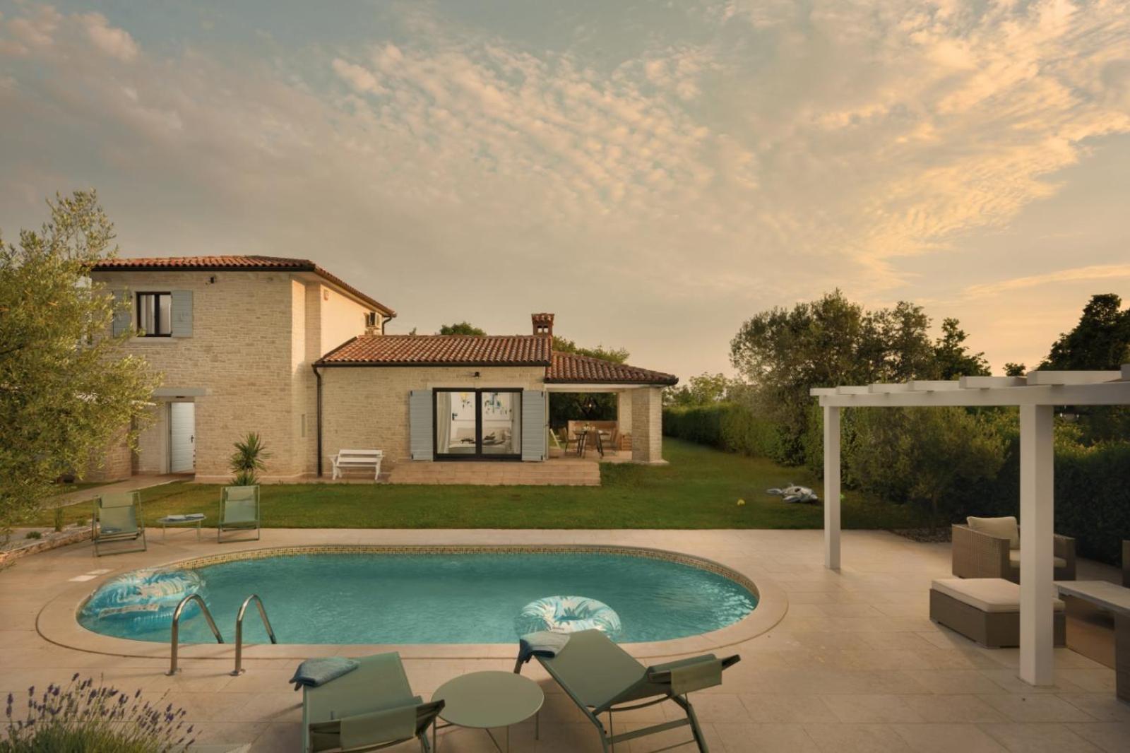 Luxury Villa In Istria - 9,000 Sqm Private Estate With Pool & Sauna, 15 Min To Sea, Near Fazana, 3 Bedrooms Jursici ภายนอก รูปภาพ