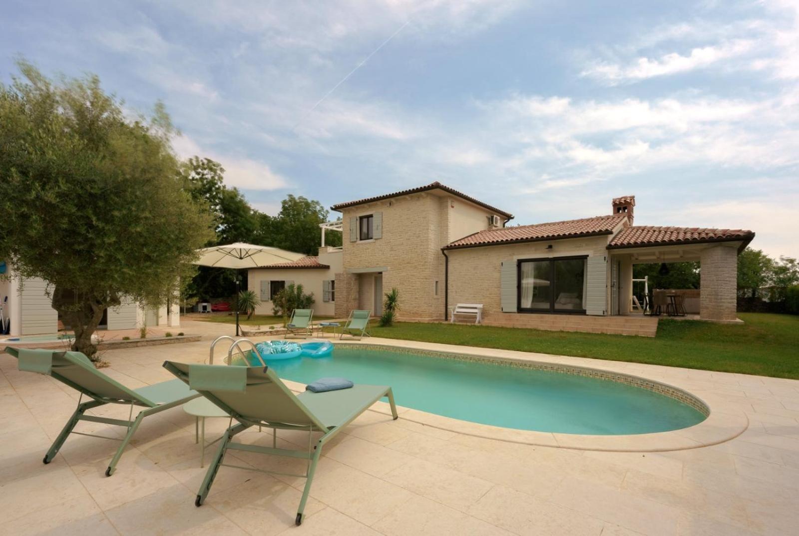 Luxury Villa In Istria - 9,000 Sqm Private Estate With Pool & Sauna, 15 Min To Sea, Near Fazana, 3 Bedrooms Jursici ภายนอก รูปภาพ