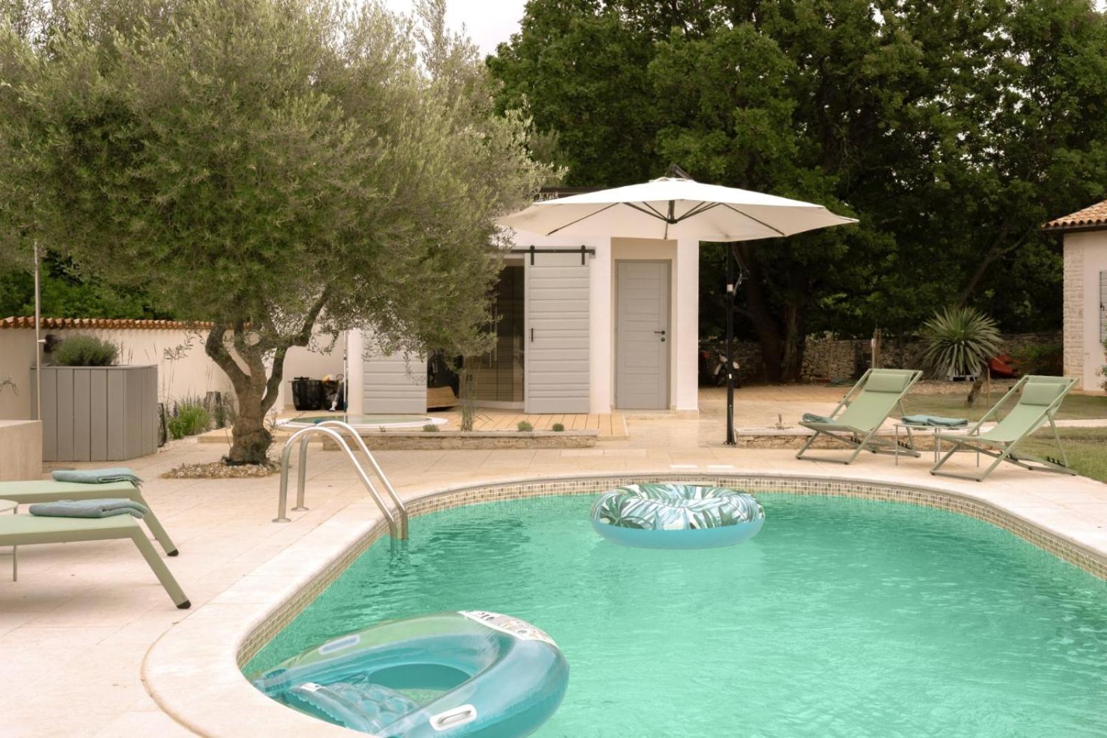 Luxury Villa In Istria - 9,000 Sqm Private Estate With Pool & Sauna, 15 Min To Sea, Near Fazana, 3 Bedrooms Jursici ภายนอก รูปภาพ
